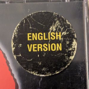 Round, black, 'ENGLISH VERSION'